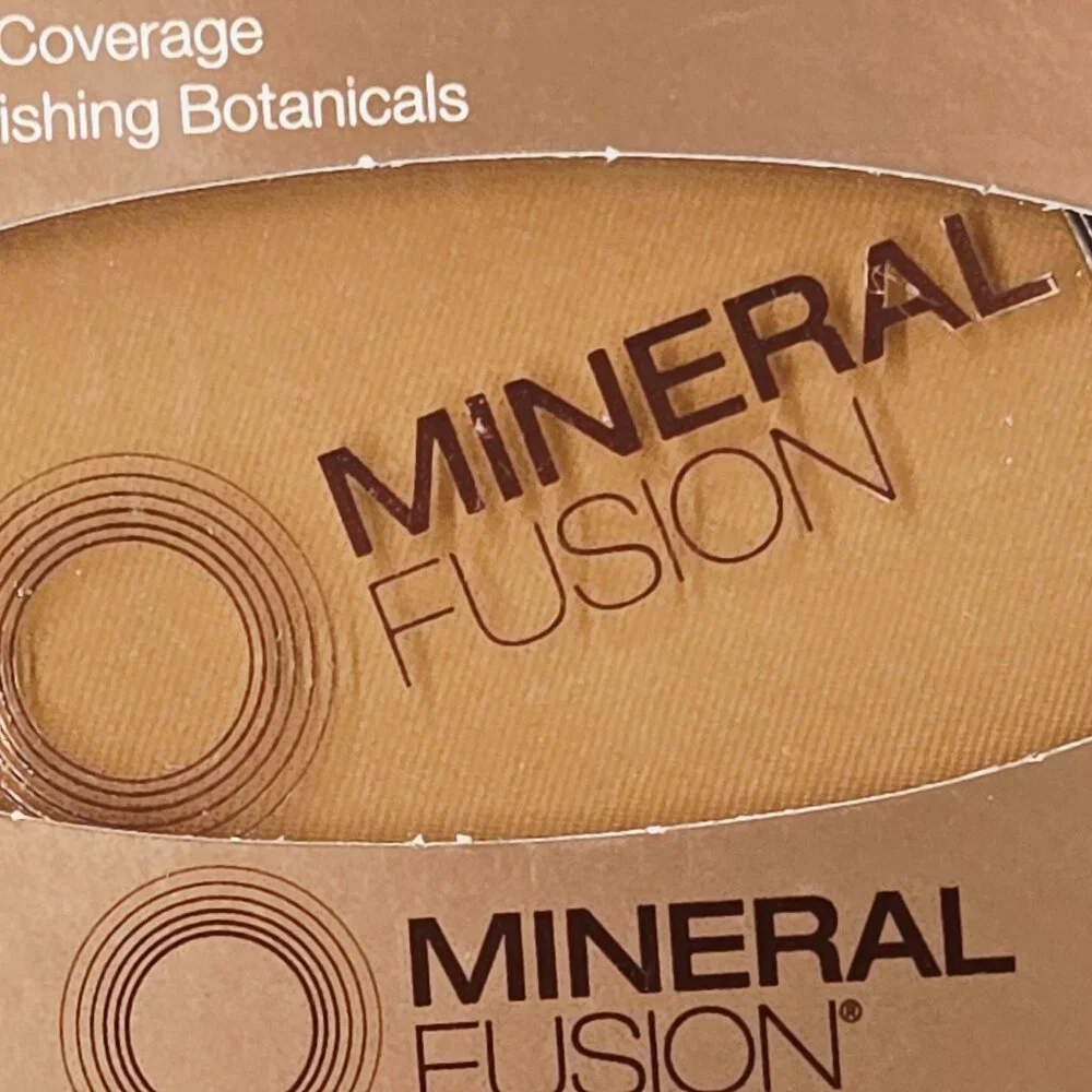 NEW MINERAL FUSION Pressed Powder Mineral Foundation Warm 7 - Tan MSRP $33